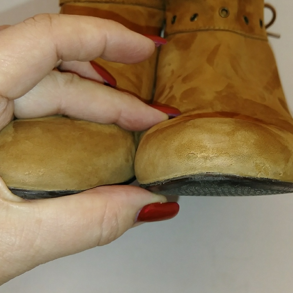 Stuart Weitzman suede booties. Quality! Sz8 - Picture 4 of 6